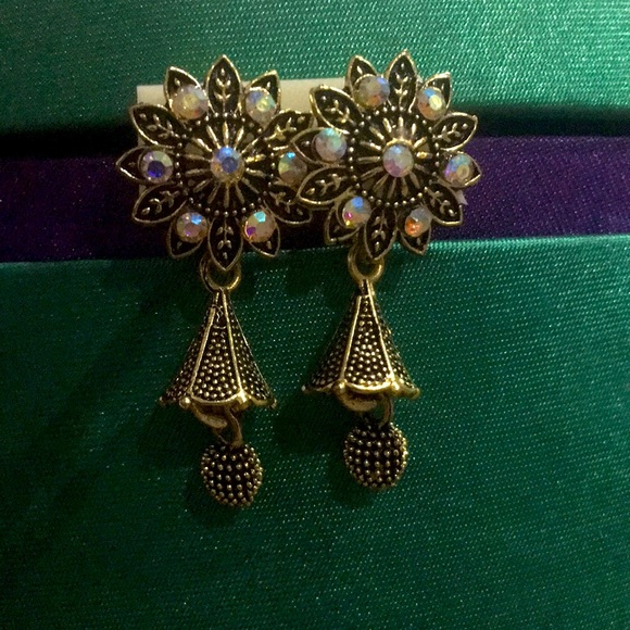 NWT: HANDCRAFTED Traditional Royal Bling Bollywood Earrings Gold Tone - Picture 3 of 9
